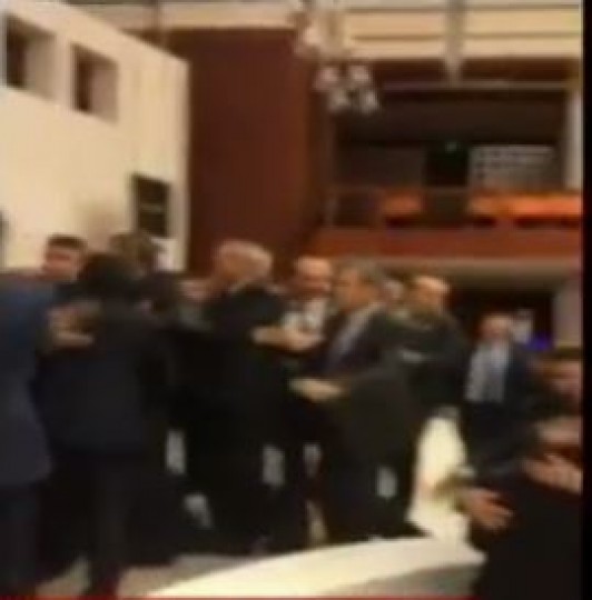 Ξύλο στην τουρκική Βουλή [βίντεο]